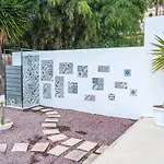 Nico Villa *
